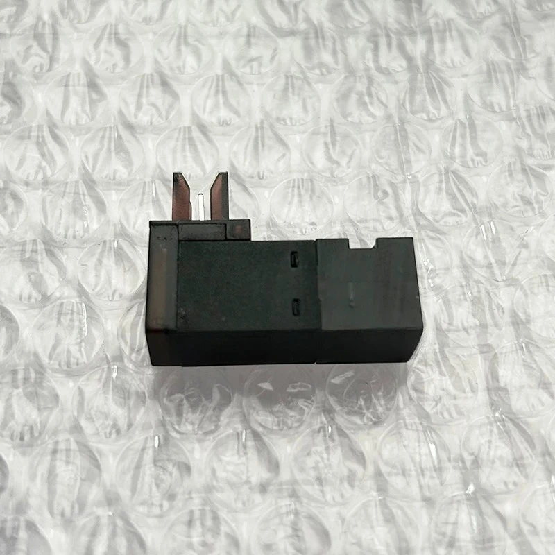 

Электромагнитный клапан F110103 Пилотный клапан 11-311PI060H0 24 В постоянного тока 0,6 Вт