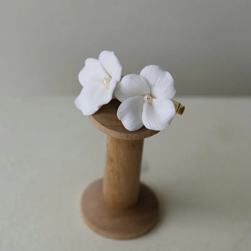 Handmade Simple Ceramic White Color Flower Bridal Small Hairpin Women Hair Clip Headpiece Wedding Accessories