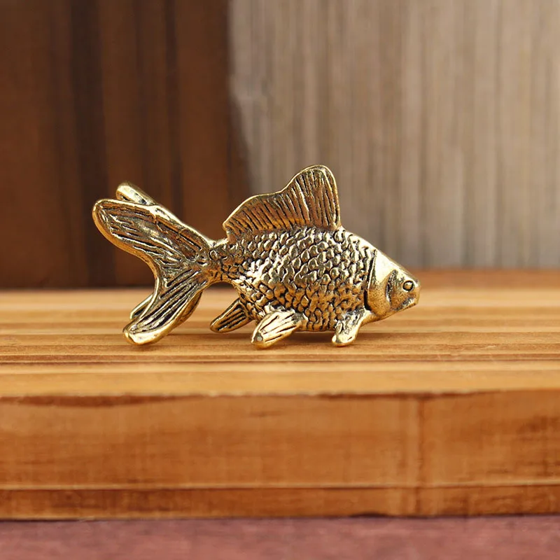 Estatua de pez dorado de latón, figuritas de pez dorado realistas antiguas, escultura de Animal elegante y exquisita con amuleto de la suerte para Halloween
