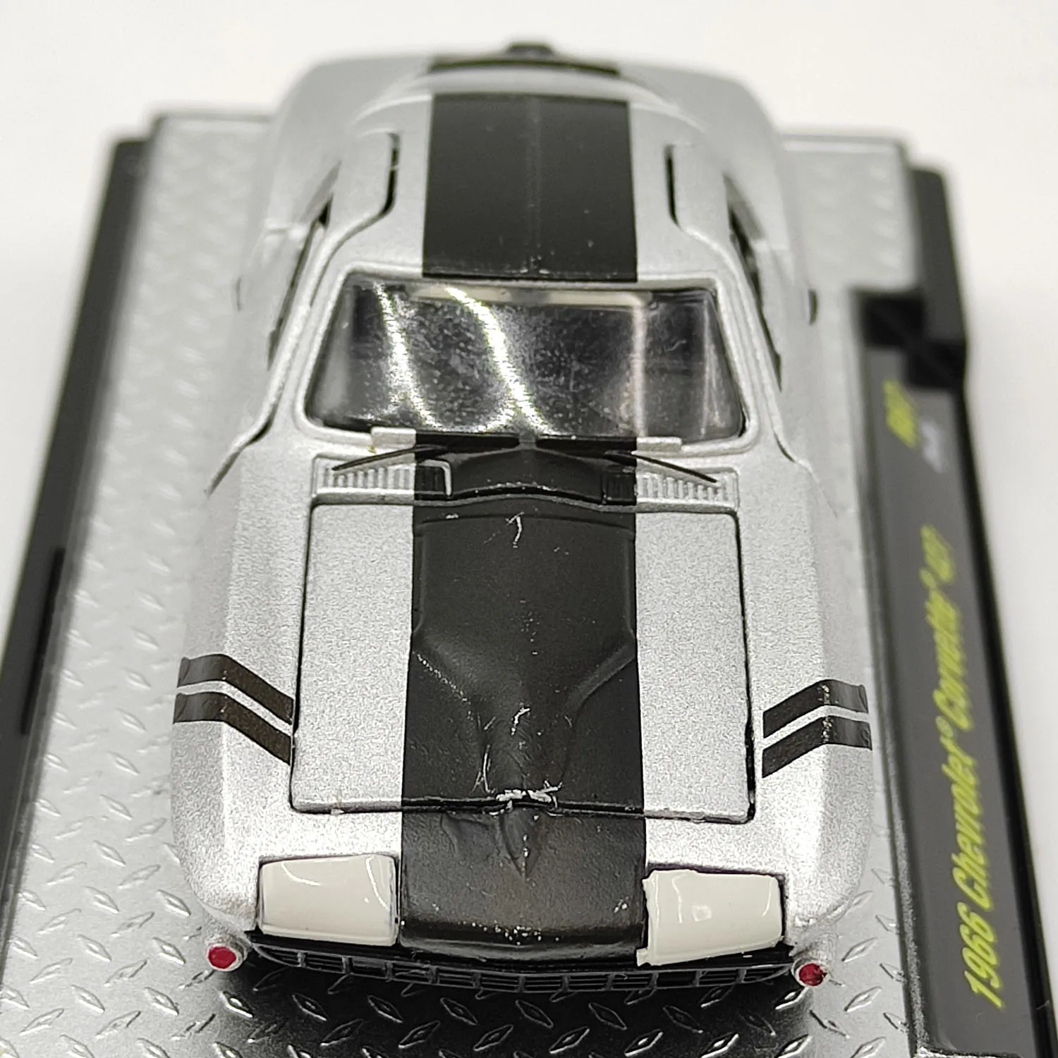 โมเดลรถเหล็กหล่อ M2 สเกล 1/64 ปี 1966 เชฟโรเลต คอร์เวทท์ 427 แบบสามล้อ ทำจากโลหะผสม ของสะสม ของเล่น ของที่ระลึก ของตกแต่ง