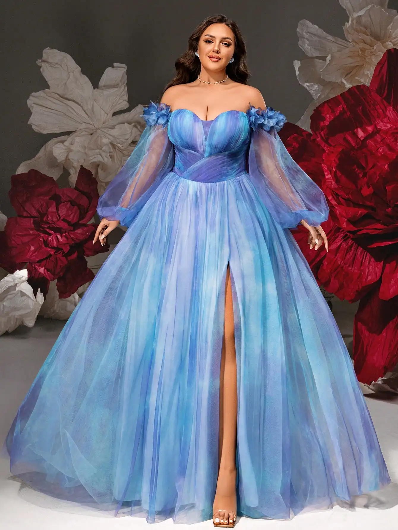 

Элегантное градиентное сине-фиолетовое платье из тюля с открытыми плечами, пышными рукавами и высоким разрезом