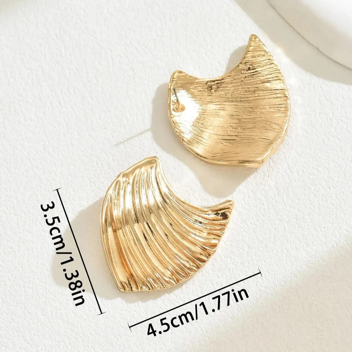 Classic C-shaped Small Flower Conch Stud Earrings Gold Color Chic Posting Earrings Metal Geometric Temperament Party Jewelry image 2