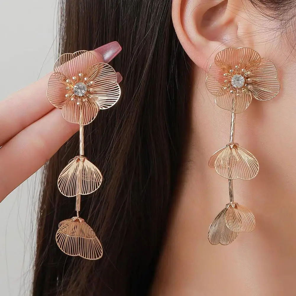 Boucles d'oreilles pendantes en biscuits pour femmes, bijoux d'oreille en alliage, pétale de dame, élégant, fleur, cocktail de Rh