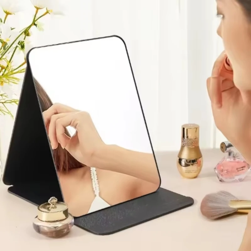 Minimal gestalteter kleiner Spiegel mit hohem ästhetischem Wert, tragbarer Schminkspiegel, Ausbesserungsspiegel, Klappspiegel, Minispiegel