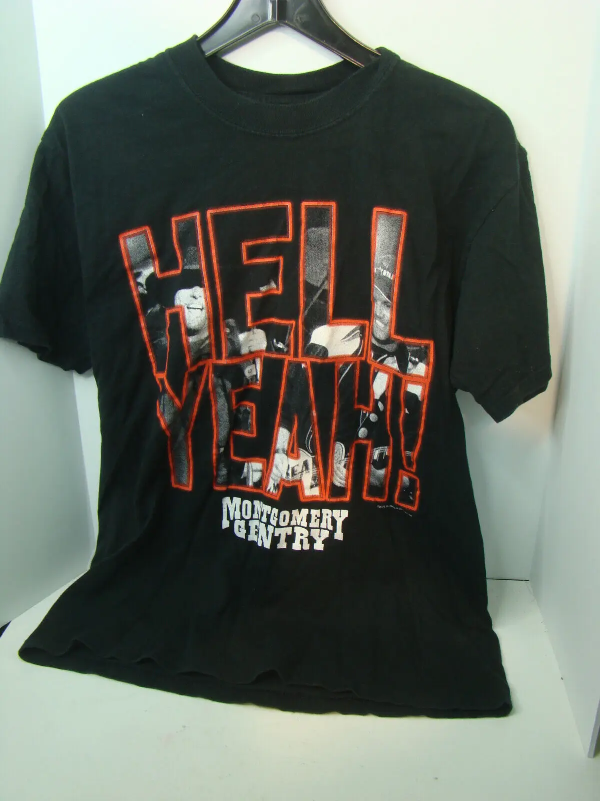 Montgomery Gentry Hell Yeah 2004 Turn It Up Right On Tour Men's Size M T-Shirt 100% Cotton Streetwear High Quality