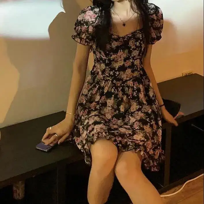 

New French Floral Dress Summer Women's Square Neck Bubble Sleeves First Love Dress Pleated A-line Short Skirt Wholesale
