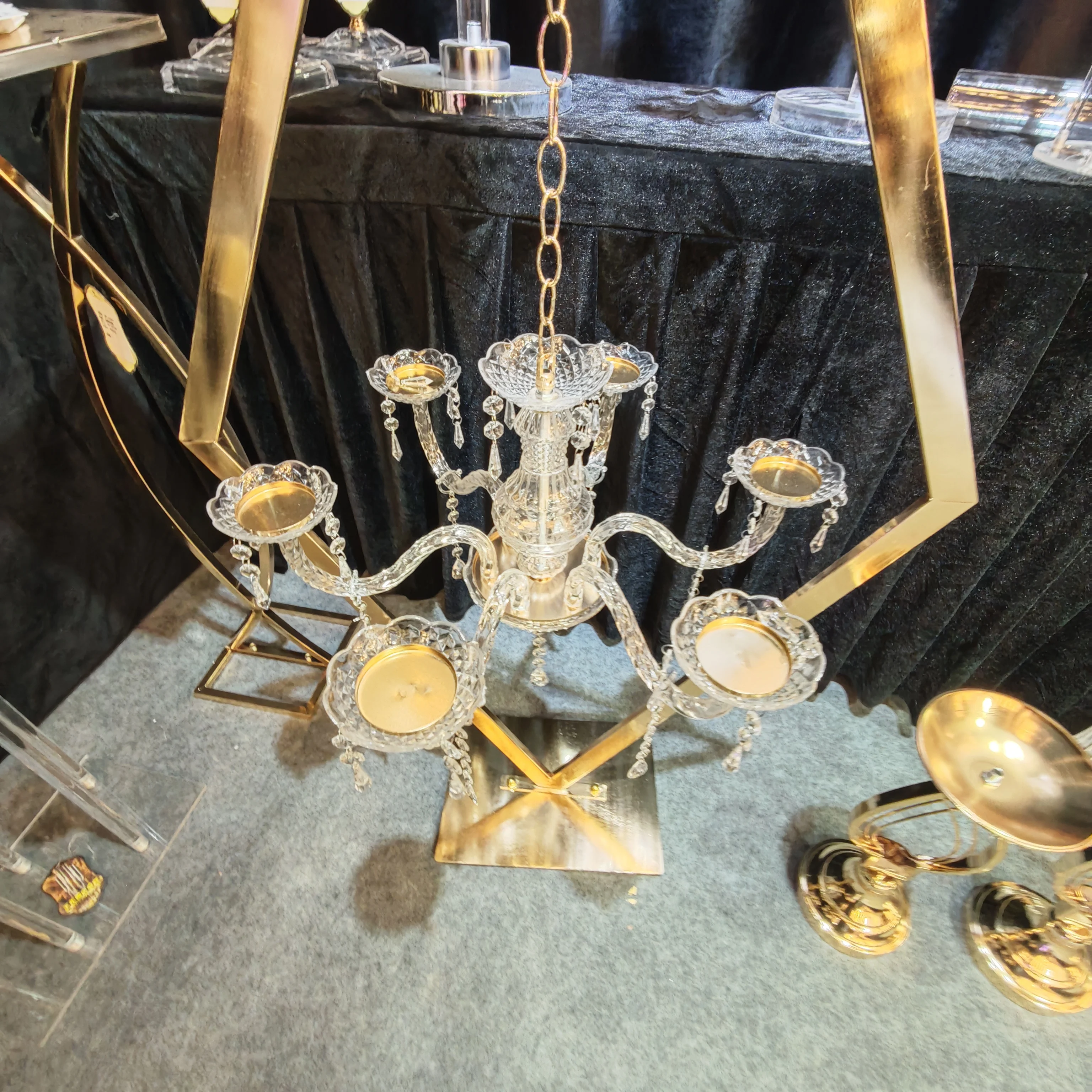 Hochzeits-Tischdekoration: Hoher Diamant-Kerzenhalter aus Goldmetall, 4/6/10 Stück, Tischdekoration für Bogen-Hintergrund, Bühne, Empfang, Event – Detail 3