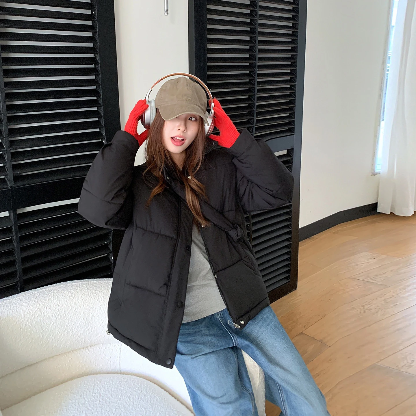 جديد الوقوف طوق بلون المرأة معطف الشتاء الكورية بسيطة طويلة الأكمام سترة دافئة مع حقيبة عارضة أزياء رشاقته معطف