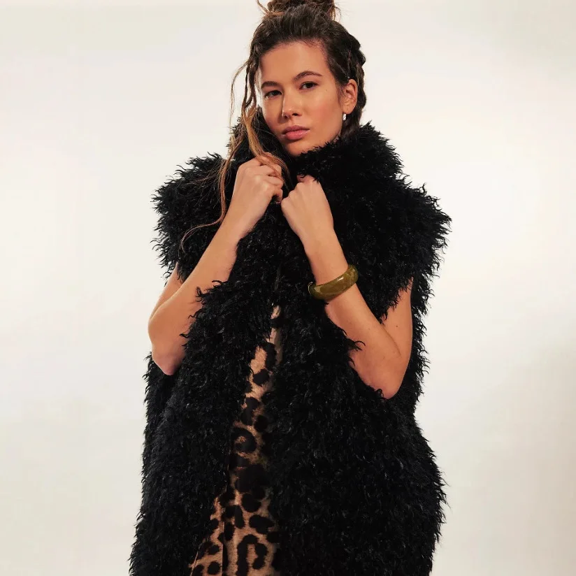 سترة نسائية لخريف وشتاء 2025 موضة جديدة متعددة الاستخدامات من فراء شيرلينغ للشاطئ