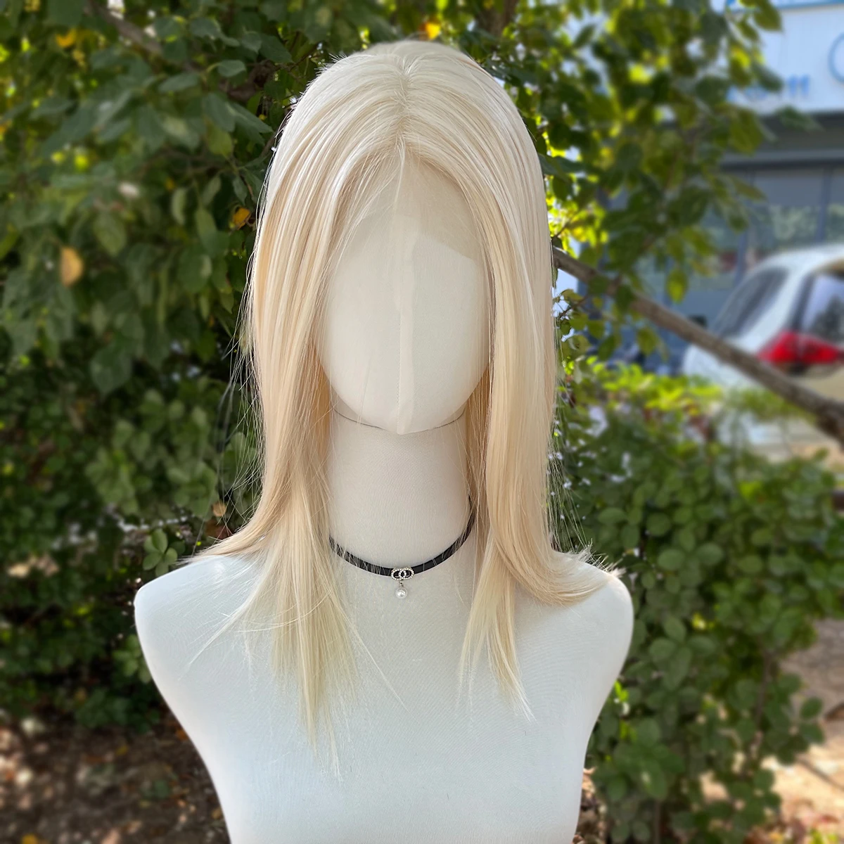 Light Blonde Shoulder Length Synthetic Lace Front Wigs for Women 13x4 Glueless Middle Part Synthetic Wigs 150% Density Natural