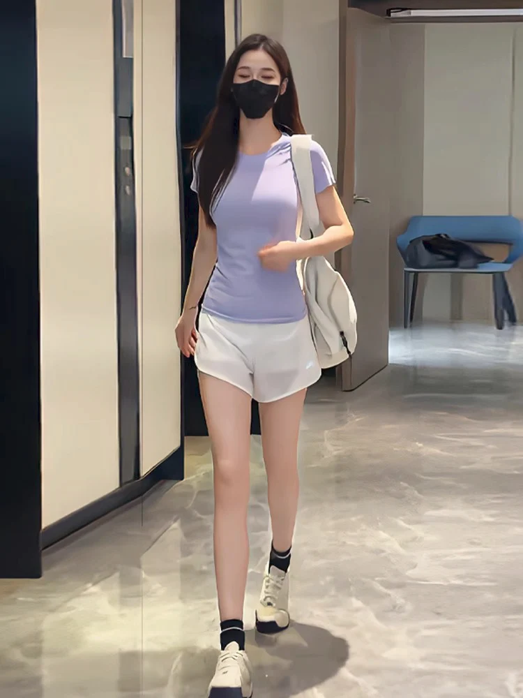 2025年フィットネスファッションスポーツウェアラウンドネックセーターとパンツのセット、スリムで若々しい印象の女性用カジュアルウェア