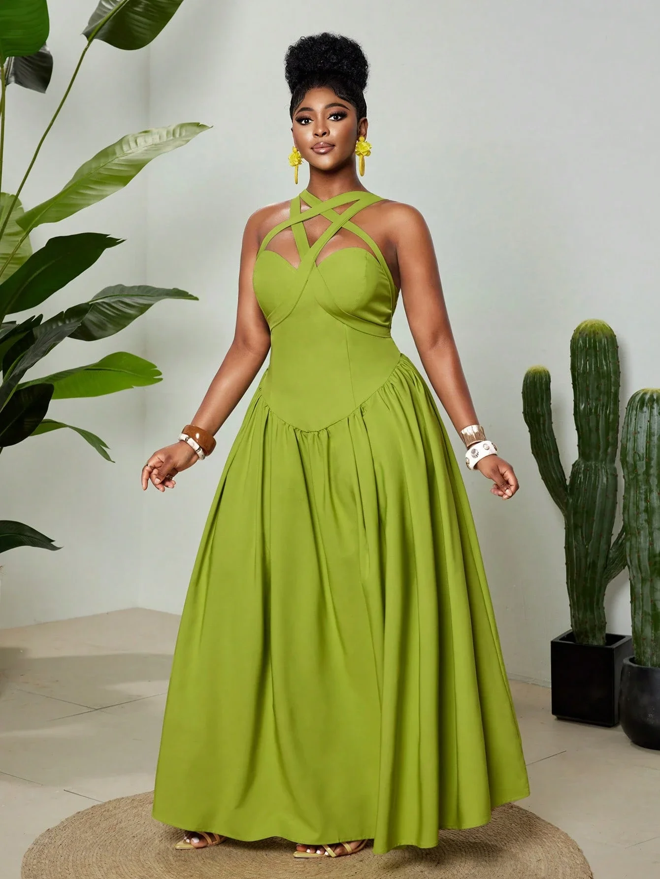 

Plus Size Elegant Sleeveless Cross Strap Flowy Floor-Length Green Gown For Summer