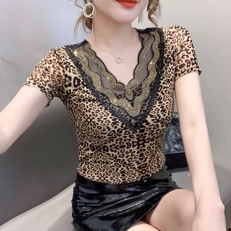 

РАСПРОДАЖА, летние кружевные топы с короткими рукавами и v-образным вырезом, модная повседневная женская футболка с леопардовой сеткой и бриллиантами