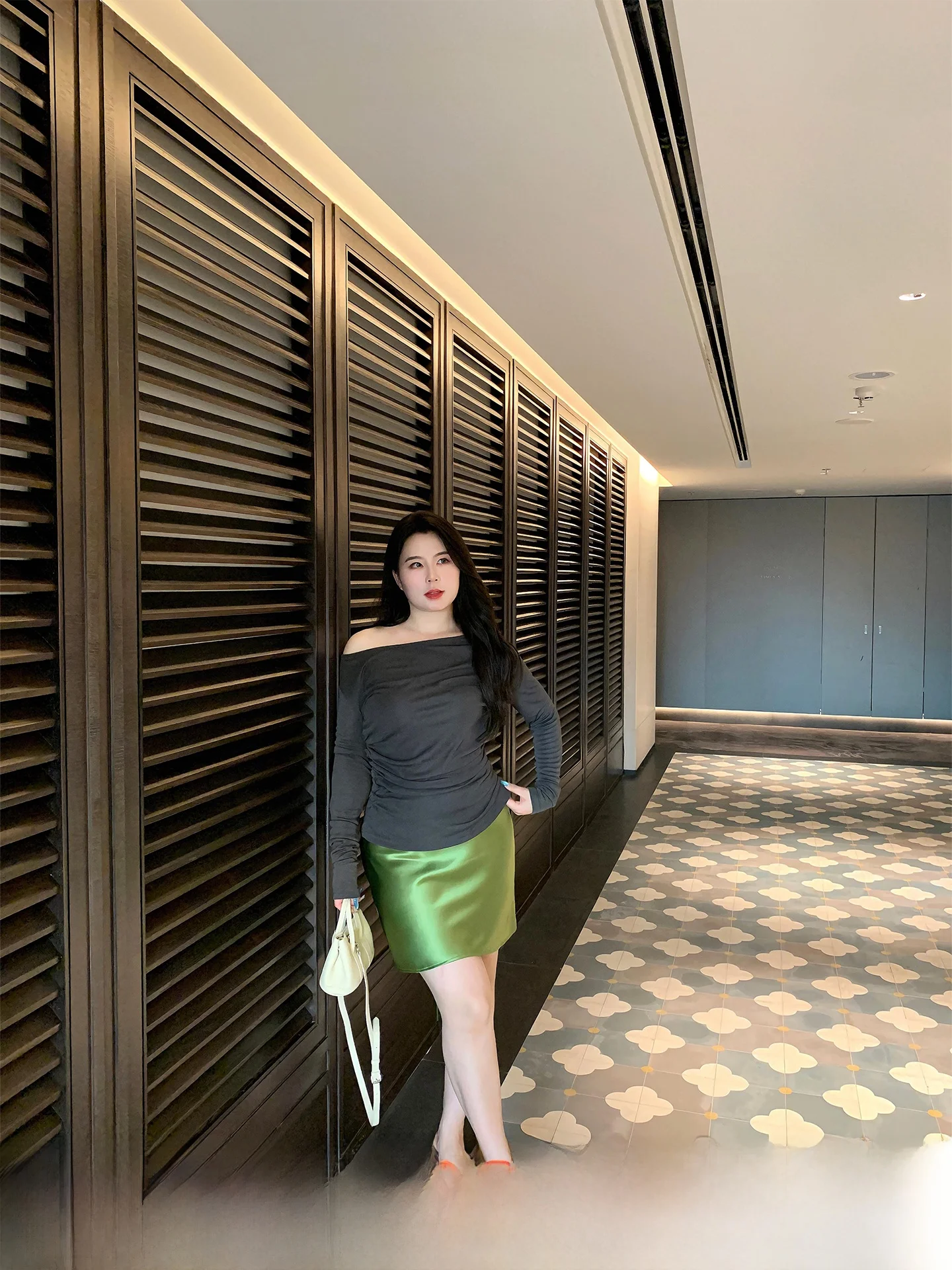 

Юбка А-силуэта из кислотного атласа с высокой талией, короткая, для повседневной носки, для полных женщин, корейская версия, летняя новинка