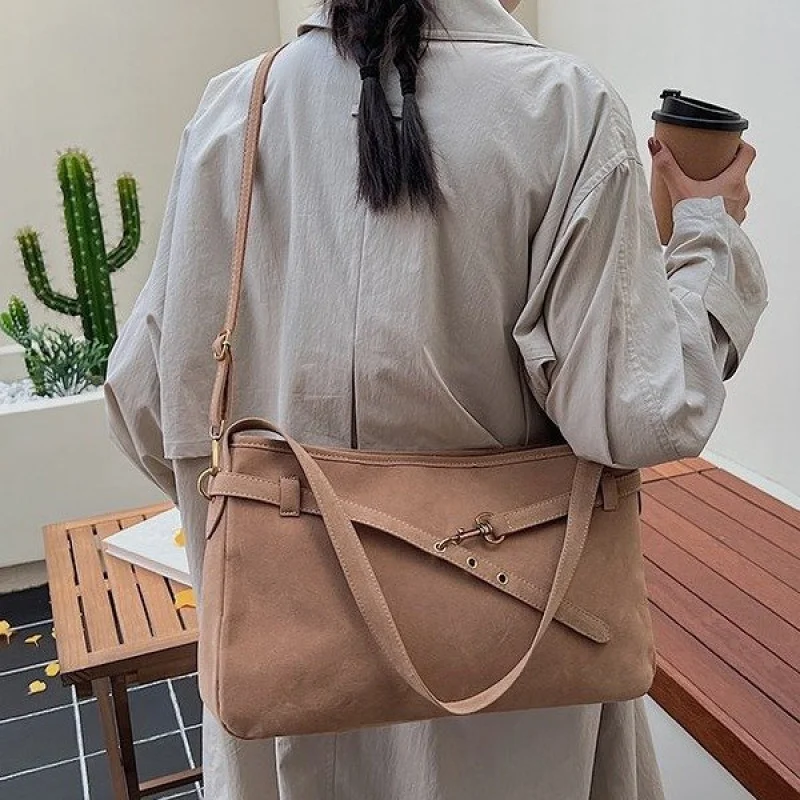 

Women Wristlet Clutch with Card Slots PU Leather Compact Ideal for Evening Outings and Shopping