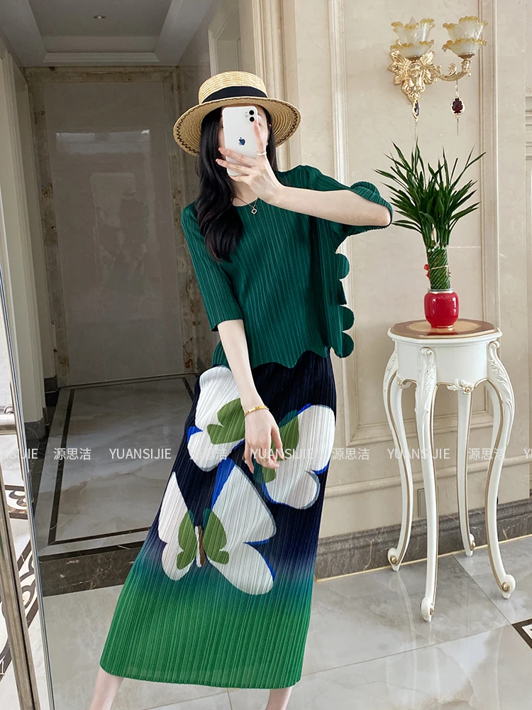 

HOT SELLING Miyake fashion fold half sleeve o-neck Edge of Lotus leaf solid T-shirt+ pleated print Butterfl skirt suit IN STOCK