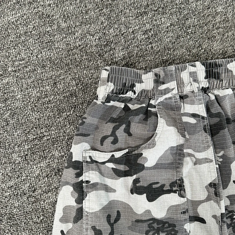 Foto Real High Street mono clásico con estampado de camuflaje pantalones cortos Mertra ropa de calle americana pantalones de chándal informales sueltos para hombres