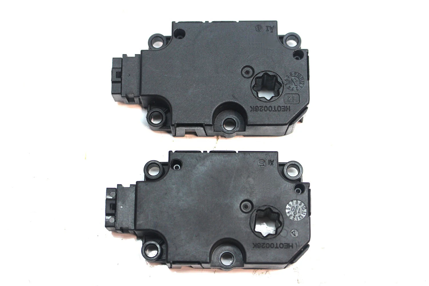 

OE PAB82051101 Air conditioning servo motor for Porsche Cayenne 9YA Panamera 971 971-2 Carrera 992 GT3 Taycan 9J1