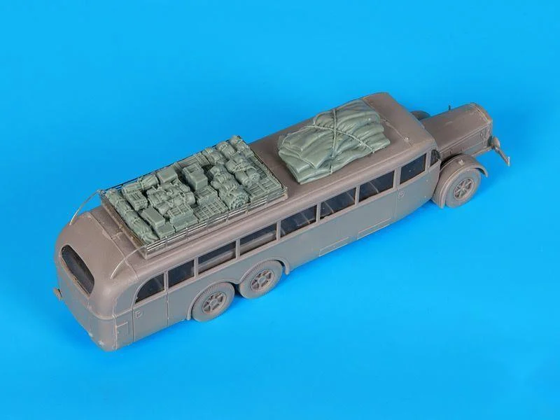 1:72 Scale Die-casting Resin Made Armored Truck Parts Model Unpainted Voman