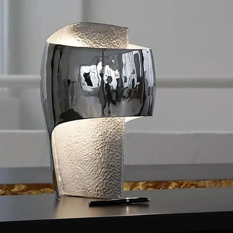 

Nordic personalized lamps, table lamps, fortune sculpture, living room creative bedroom bucket resin bedside night lamp artistic