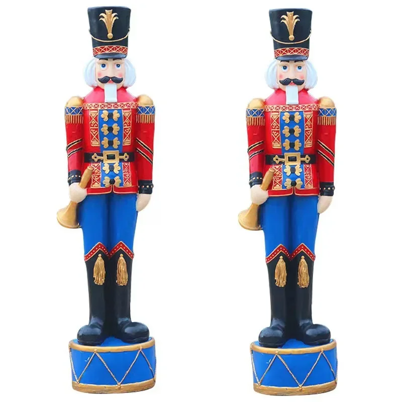 European character walnut soldier nutcracker fiberglass sculpture shopping mall hotel British soldier welcome doll ornament