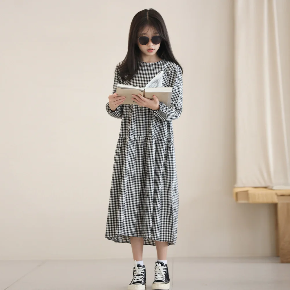 

ZOETOP 2024 Autumn School Girl Dress Children Girl Black White Checkered Dress Mid Length Long Sleeved Round Neck Pullover Dress