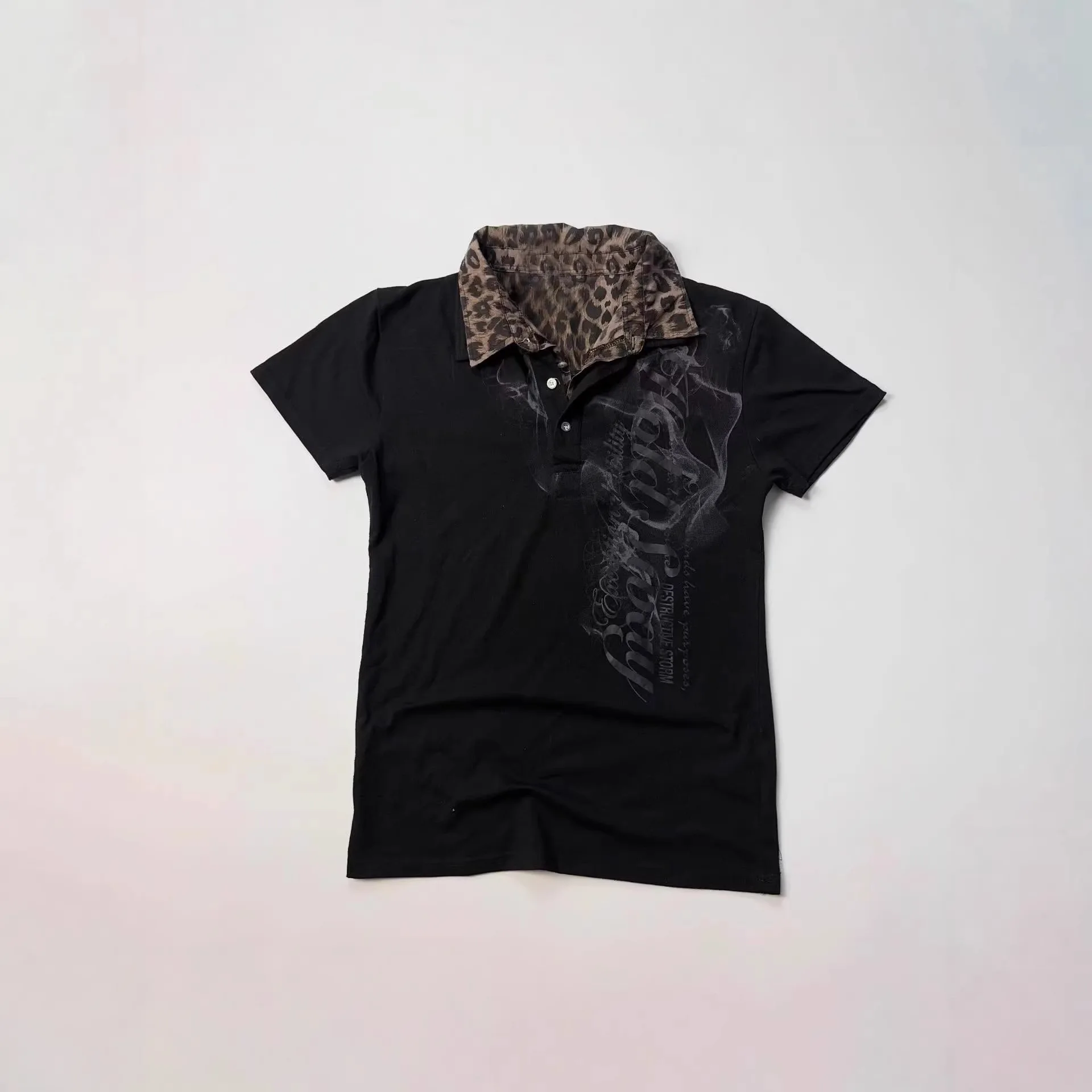 Retro Gothic Polo Short-Sleeved T-Shirt with Leopard Print Stitching Lapel and Floral Letter Printing Fashion Casual Pullover.