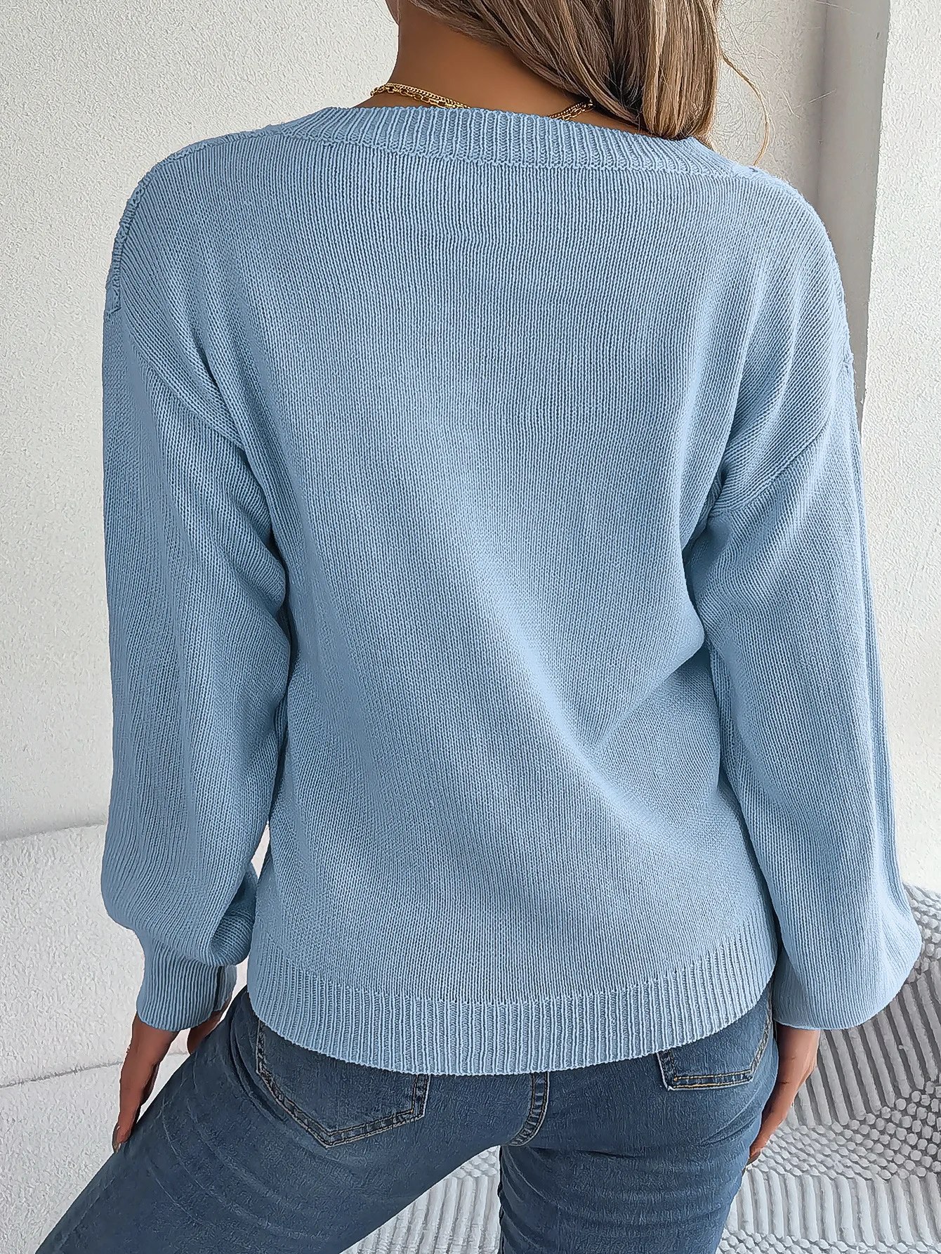 Women's Cozy V-neck Buttoned Lantern Sleeve Pullover Sweater - Solid Color Casual Vacation Top for Autumn Winter