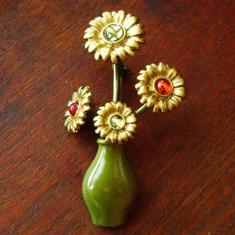 Vintage Sunflower Enamel Pin Brooches for Women Temperament Simple Floral Pins Brooch Fashion Party Jewelry Accessories Gifts