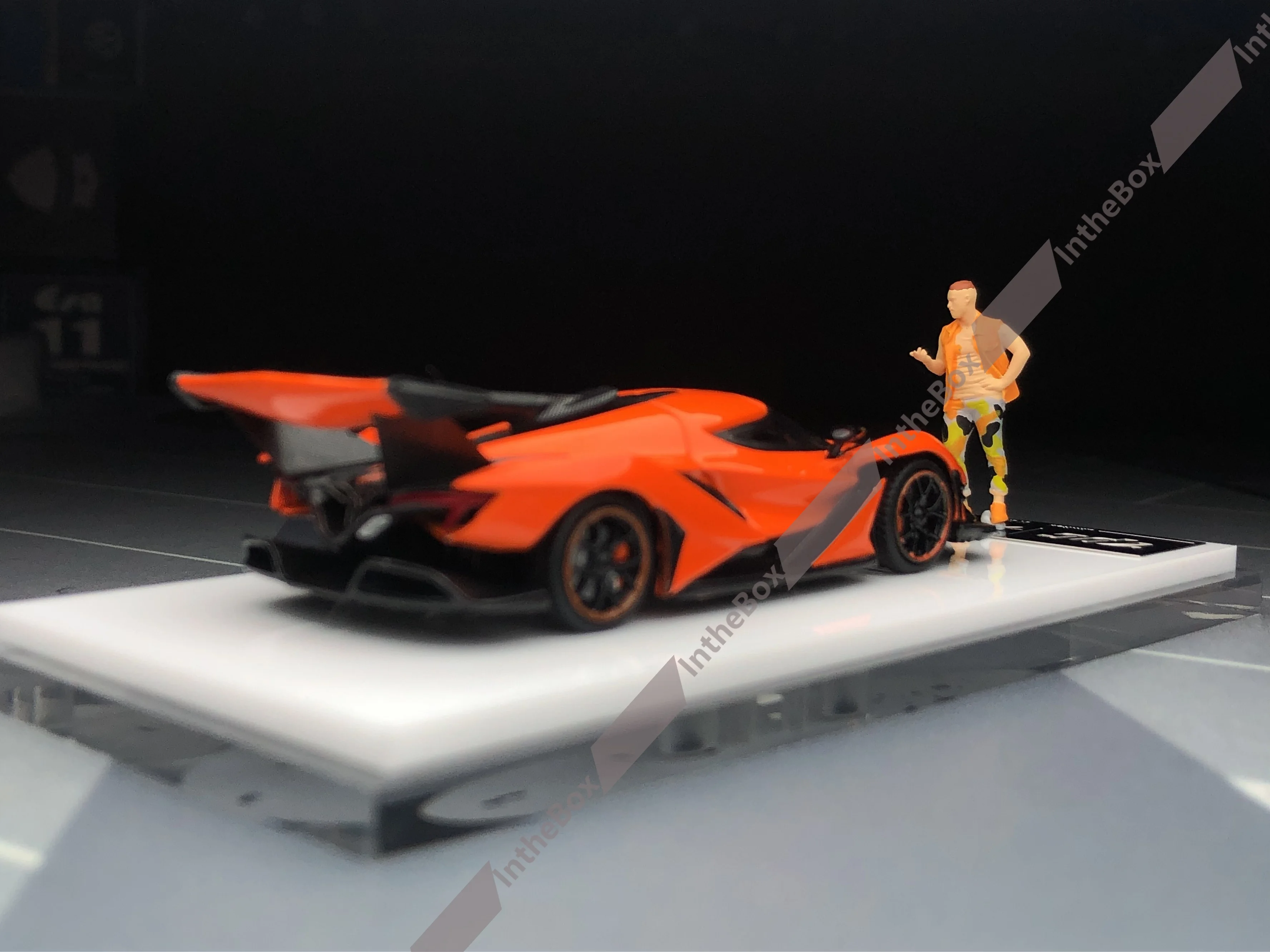 TPC 1:64 IE Legierung Super Sportwagen mit Figur Druckguss Modellauto Sammlung Limited Edition Hobby Spielzeug