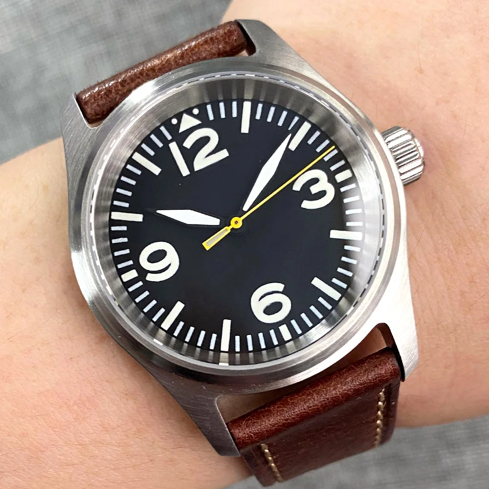 200M Waterproof 36mm Pilot Watch Yellow Hand NH35A Mechanical Men Watch Green Luminous Sapphire Brown Leather Band