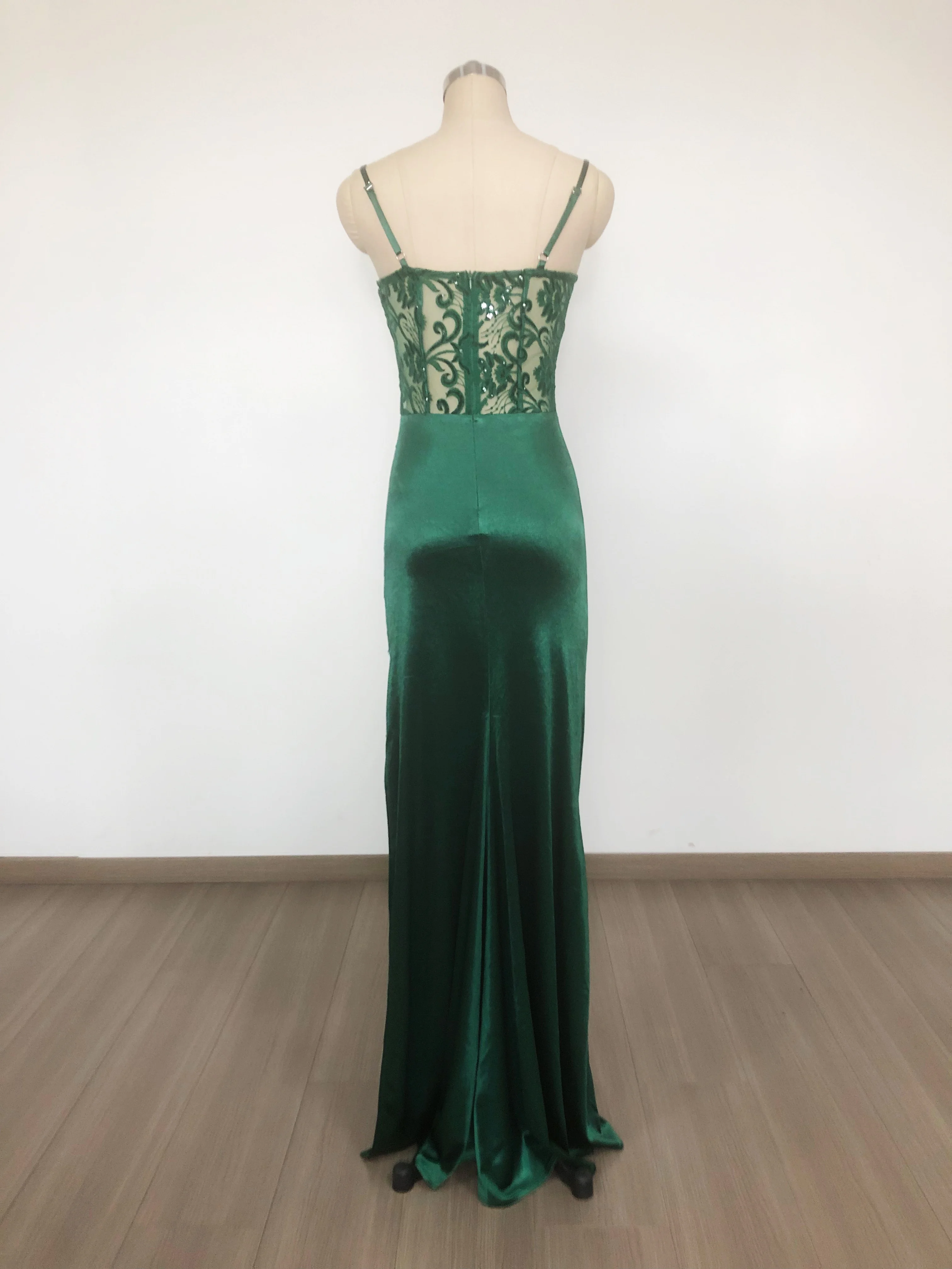 VC Smaragdgrünes, rückenfreies Spaghettiträgerkleid aus Spitze und Satin, elegantes Allure-Party-Abendkleid für Damen