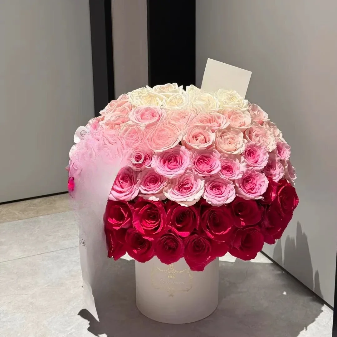 Pink gradual change hug bucket gift object friend/colleague, lover