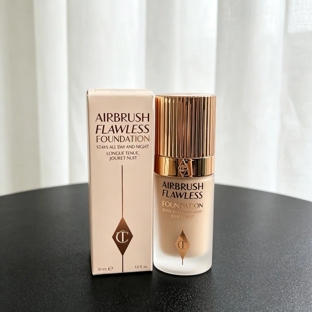 Charlotte Tilbury Liquid Foundation Liquid Setting Spray Seidiger, langanhaltender Concealer, feuchtigkeitsspendendes, konturverstärkendes Gesichts-Make-up