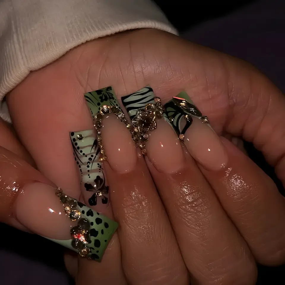 

Armor Leopard Print Butterfly Diamond Long Nail Art Design