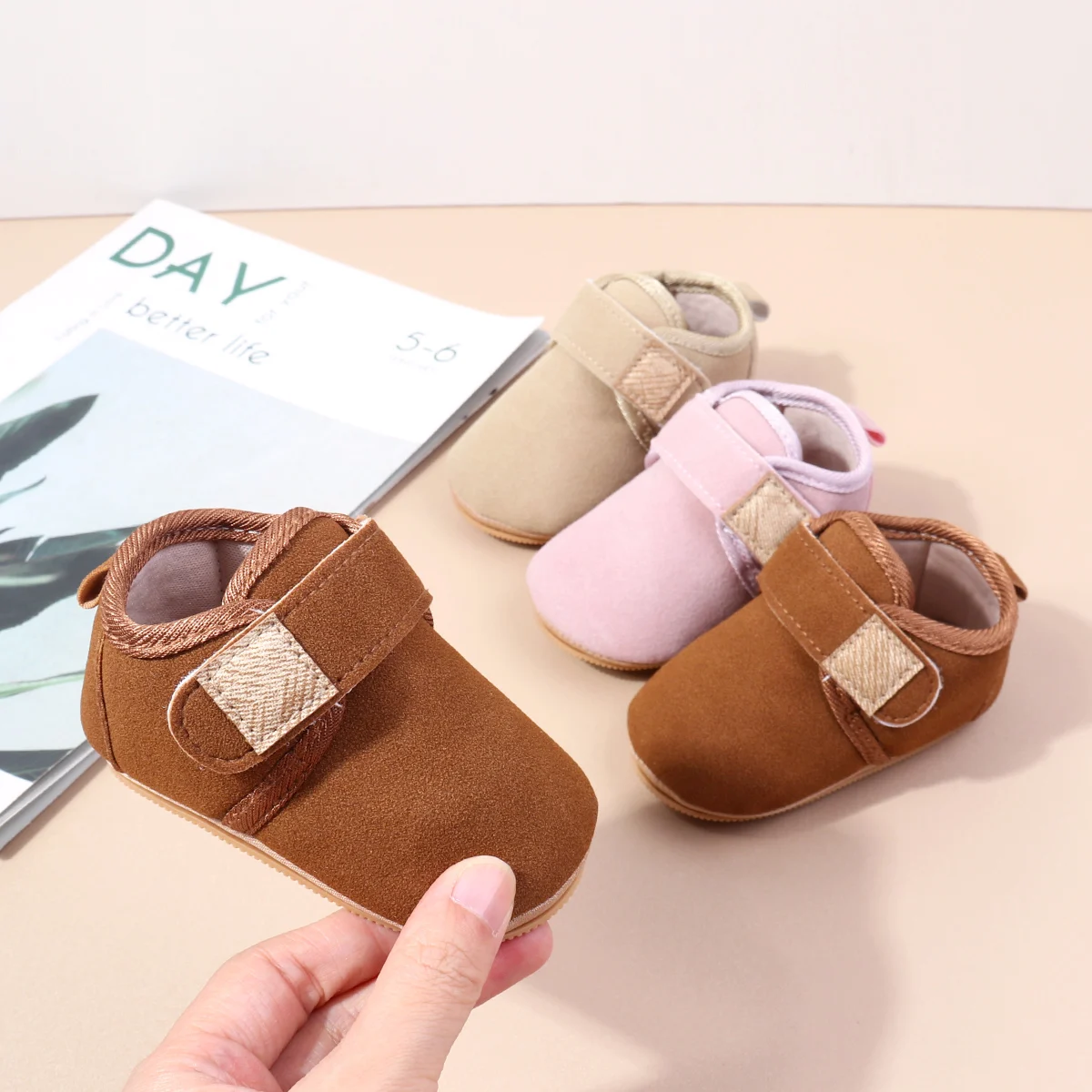 Effen veerzachte babyschoentjes voor jongens en meisjes, babyschoentjes geschikt voor baby's en peuters voor wandeltraining