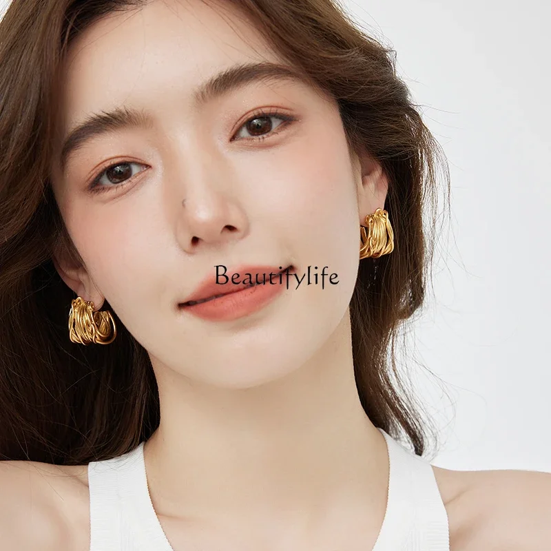 Niche high-end temperament hollow metal winding earrings retro Hong Kong style loop earrings