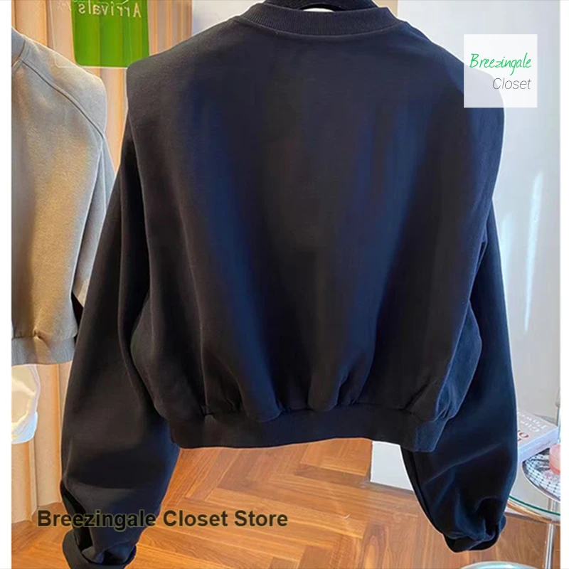 Französischer Stil V-Ausschnitt Schulterpolster kurzer Pullover Damen Frühling und Herbst neue Mode lässig lockeres Nischen-Bottom-Shirt