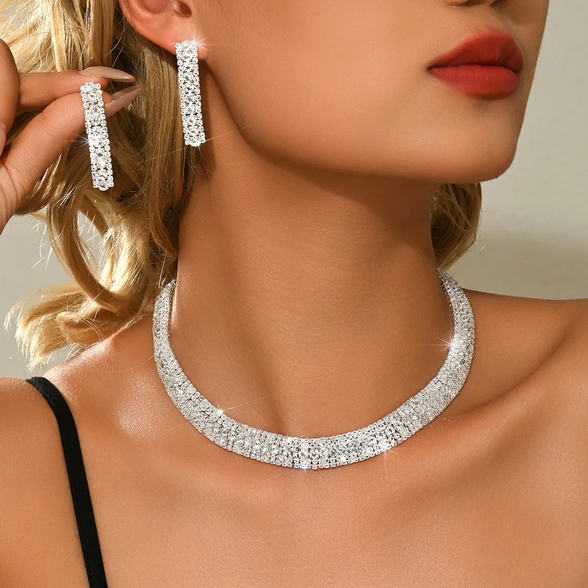 Stilvolles und elegantes Damen-Schmuckset mit super funkelnder Halskette und Ohrringen, schlichte und luxuriöse Braut-Hochzeits-Halskette und