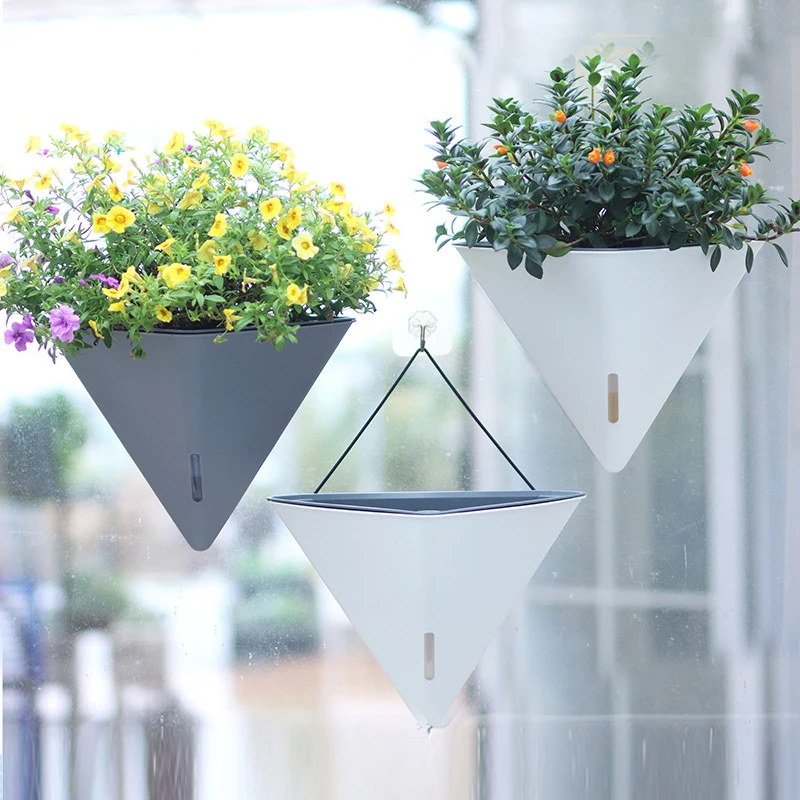 Fashion Triangular Wall Mounted Flower Pots Self Watering Hanging Basin for Plants Lazy Flowerpot Office Home Garden Accessories