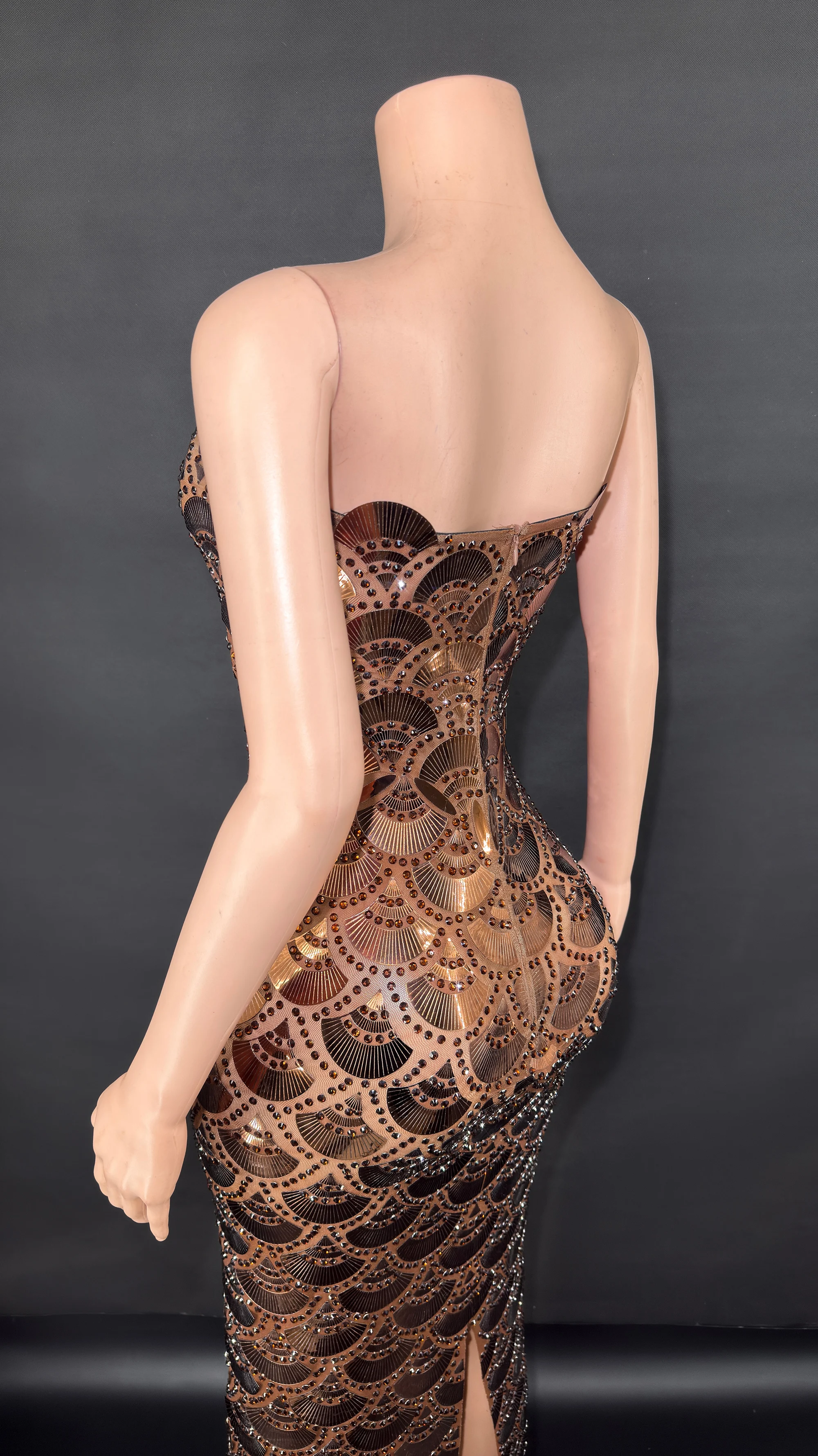 ZD High-End Bronze Trägerloses Strass-Maxikleid – Luxuriöses Slim-Fit-Abendkleid mit funkelndem Art-Deco-Fächermuster, I