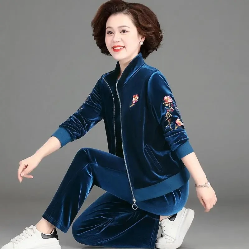 

Mother's Coat Women Autumn 2024 New Fashion Middle-aged and Elderly Gold Velvet Sportswear Suit Leisure Sweater Three-piece Set