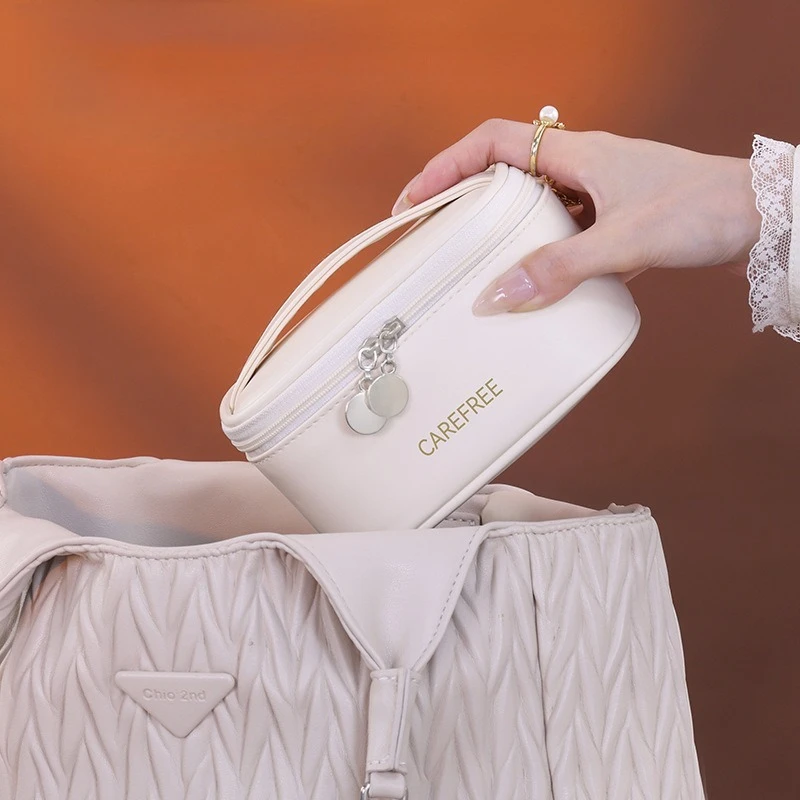 حقيبة مستحضرات التجميل الجديدة متعددة الوظائف من البولي يوريثان للنساء ذات سعة كبيرة وأساسيات السفر مع مقصورات #4