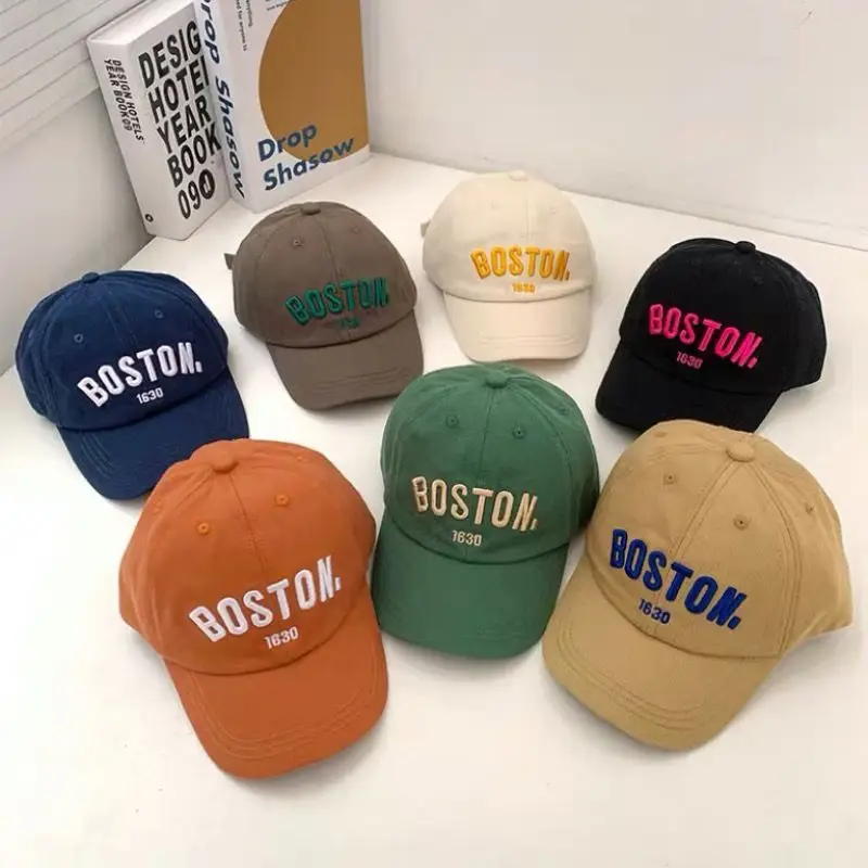 Boné de beisebol infantil moderno com letras bordadas Boston, boné casual com aba curta para meninos