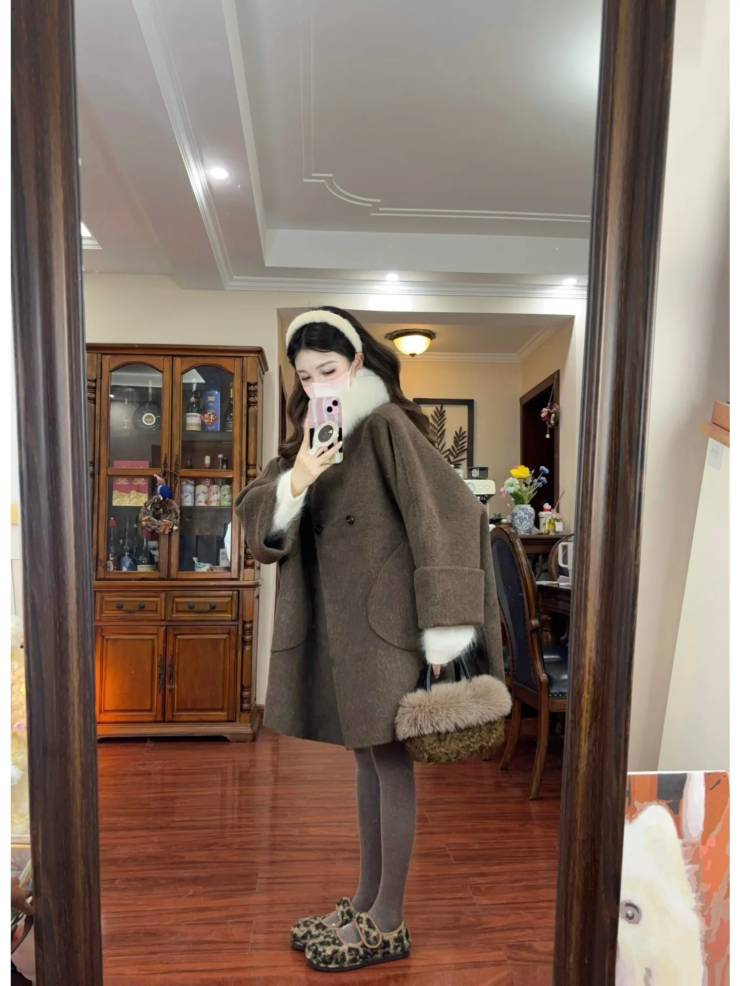 

Мягкое коричневое двубортное шерстяное пальто в стиле ретро, высококачественное пальто средней длины с капюшоном, корейское женское пальто прямого кроя...