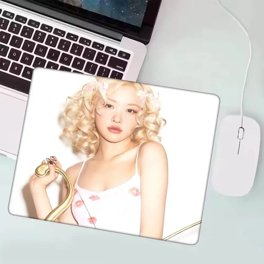 KPOP Singer Jennie Kim Mousepad Small LockEdge Mouse Pad For Gamers Computer Desk Pad Rectangular Anti-slip Rubber
