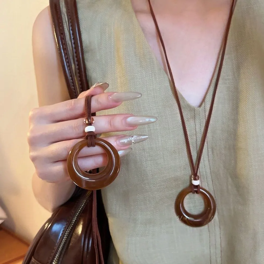 Simple Retro Coffee Color Irregular Hollow Out Circle Resin Pendant Long Adjustable Leather Rope Necklace for Women Jewelry Gift