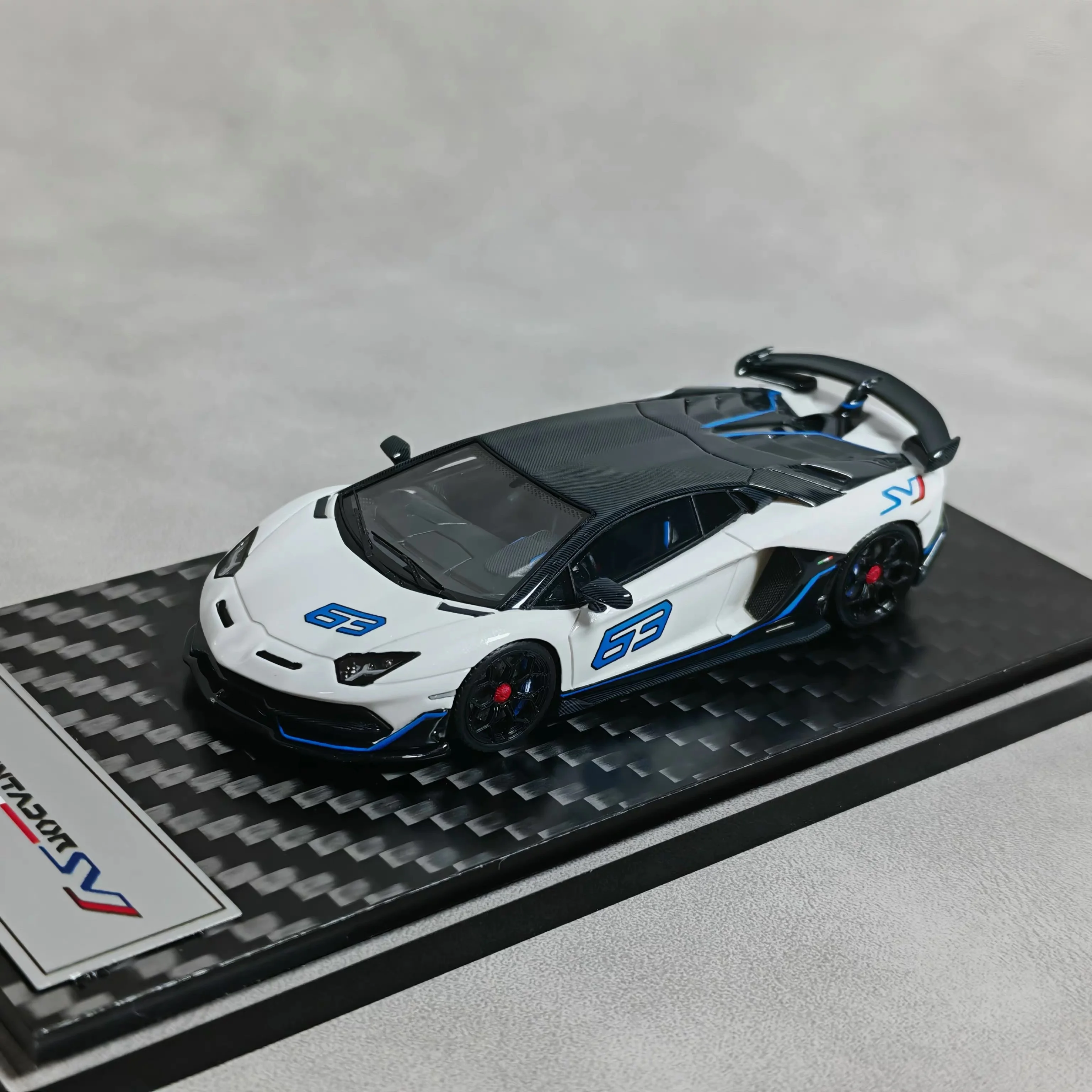 God'Wealth GW 1:64 SVJ 63 Sky-Blue إصدار محدود من الراتنج مجموعة نماذج السيارة هدية