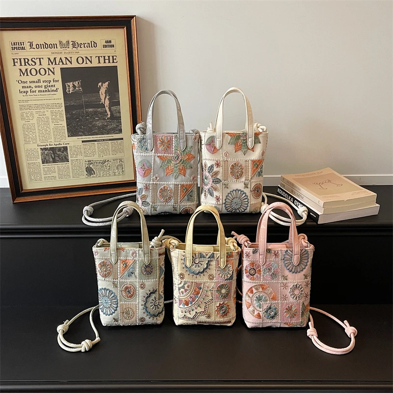 

Embroidered Mini Tote Bag Ethnic Floral Print Handbag Fashion Versatile Crossbody Bags Hot Sale Youth Shoulder Bag for Women