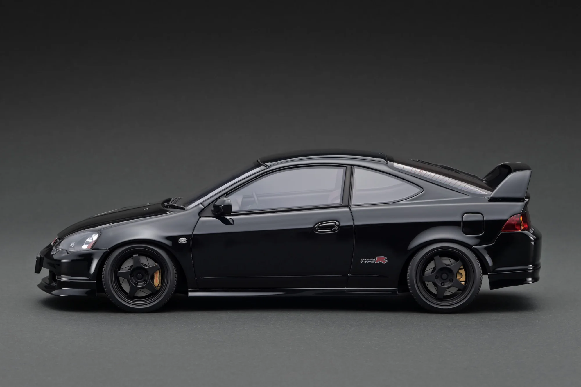 IG 1:18 Honda INTEGRA (DC5) TYP R Schwarzes Premium-Sammlerharz basierend auf dem 3D-Scanfahrzeugmodell mit K20A-Motor IG3330